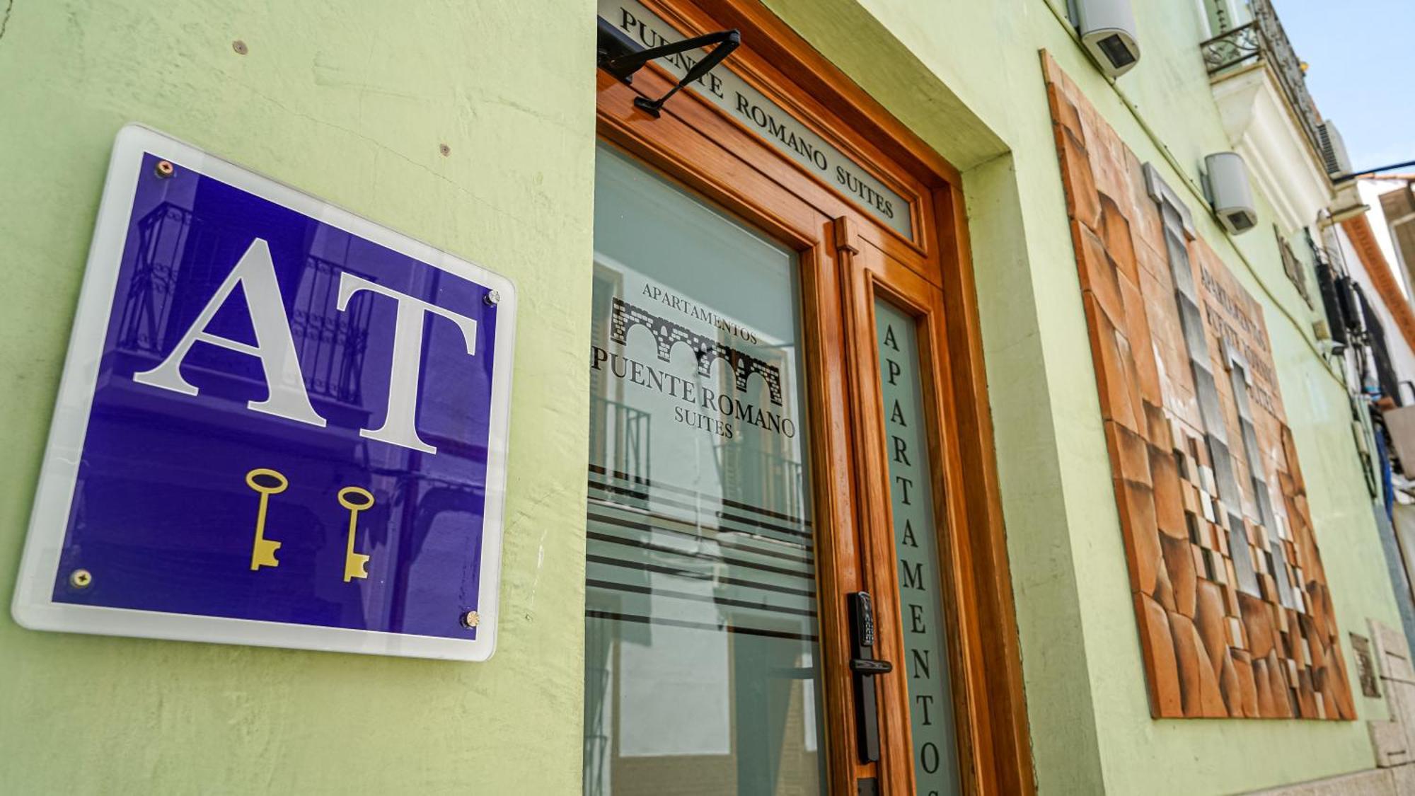 Apartamentos Puente Romano Suites Mérida Luaran gambar