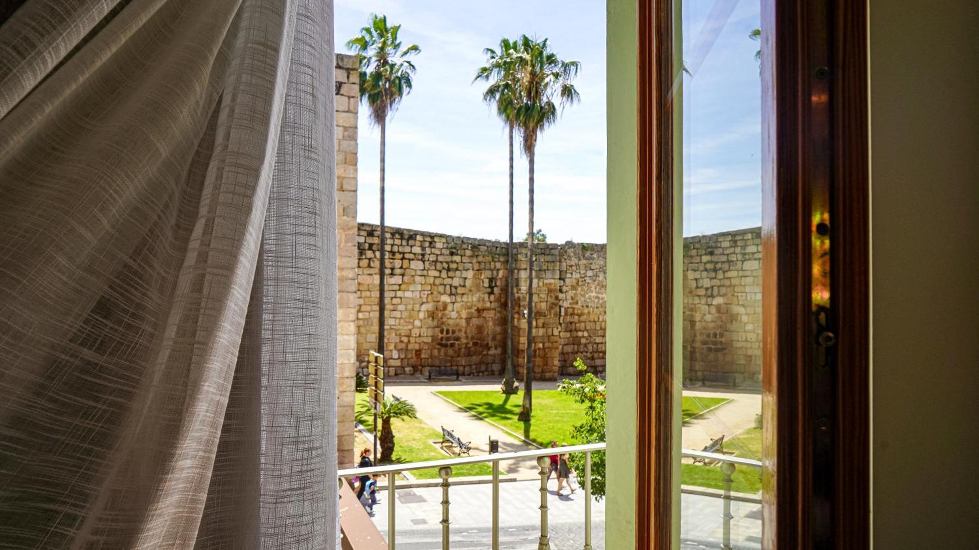 Apartamentos Puente Romano Suites Mérida Luaran gambar