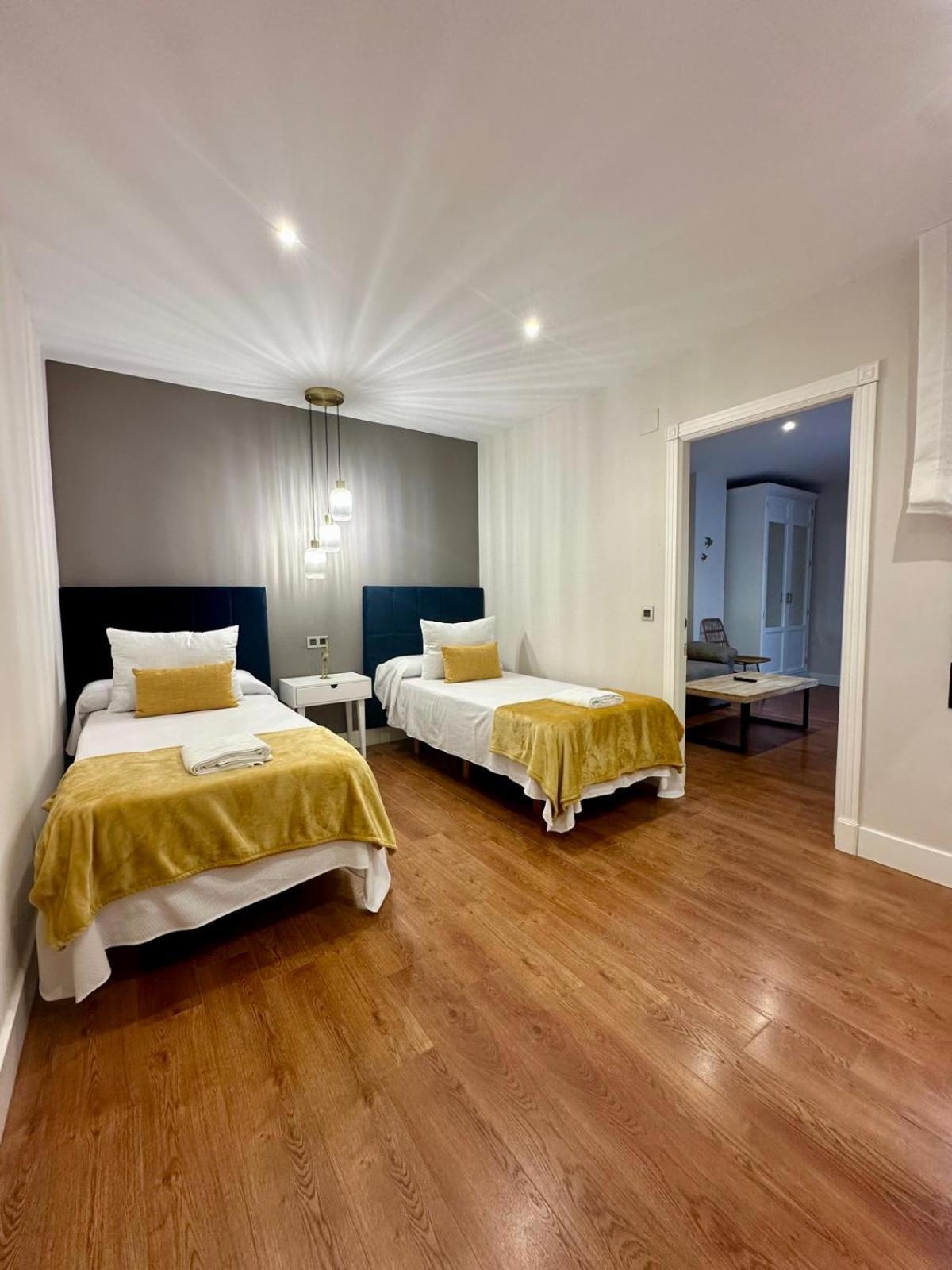 Apartamentos Puente Romano Suites Mérida Luaran gambar